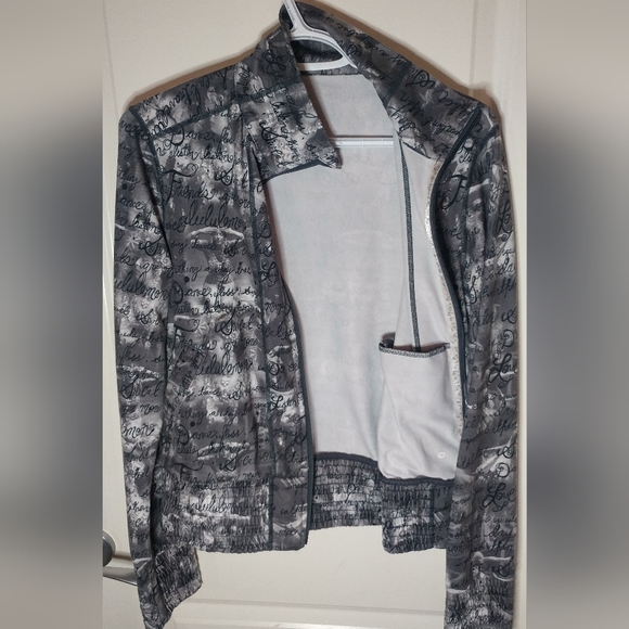 NWOT Lululemon zip up jacket. - Picture 4 of 4